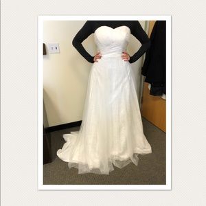 WEDDING DRESS! NEVER WORN Brand New!!!